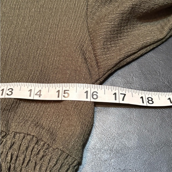 Chic Olive Button-Front V-Neck Dress size M - Picture 4 of 10